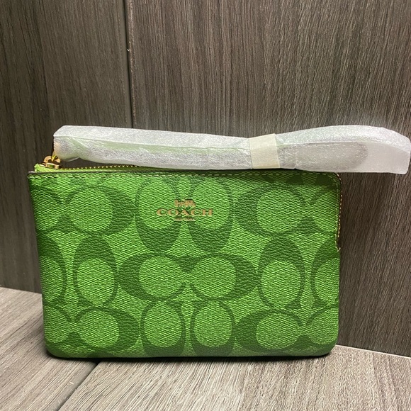 Coach Handbags - Coach wristlet